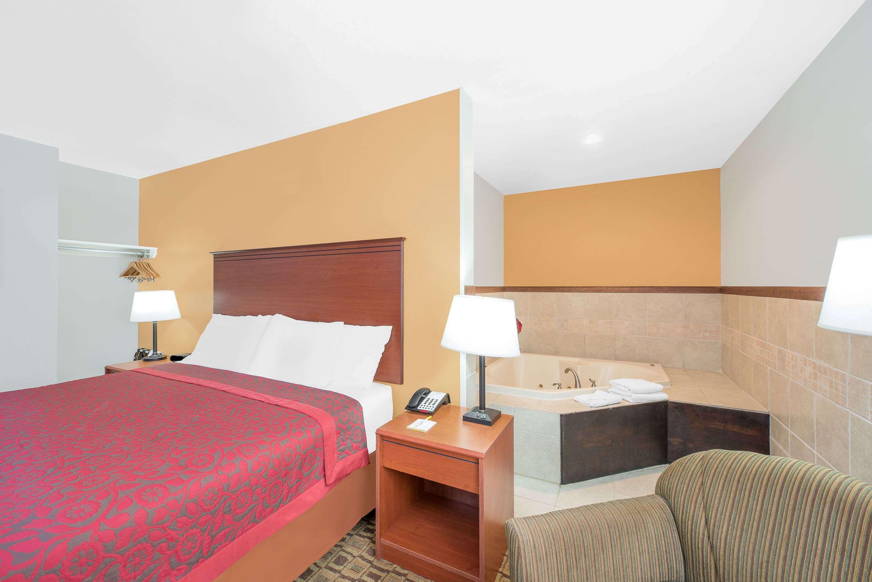 Days Inn By Wyndham Lamar Extérieur photo