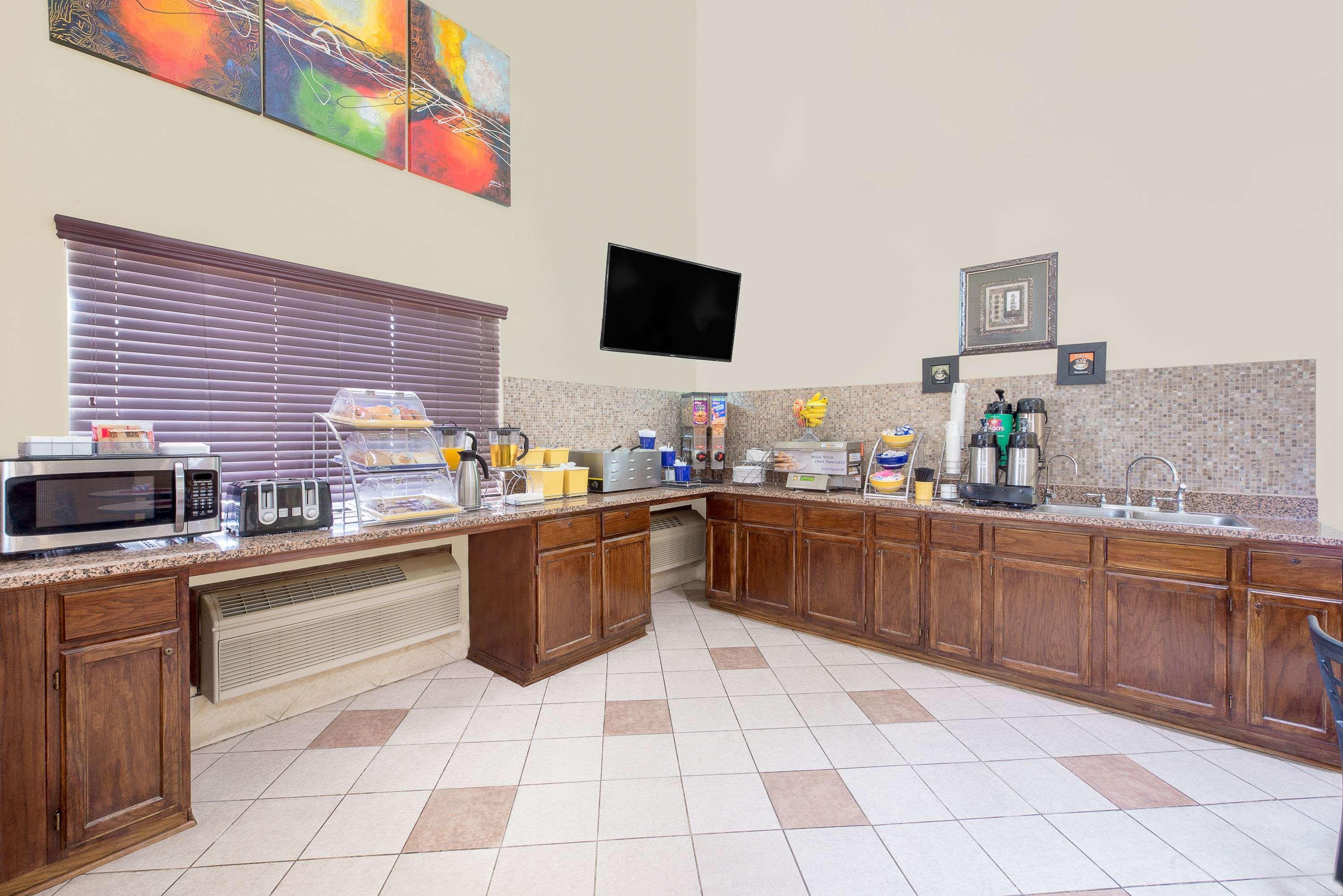 Days Inn By Wyndham Lamar Extérieur photo